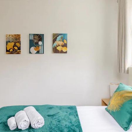 Spacious Two Bedroom Apartment In Battersea, Free Parking Londra Exterior foto