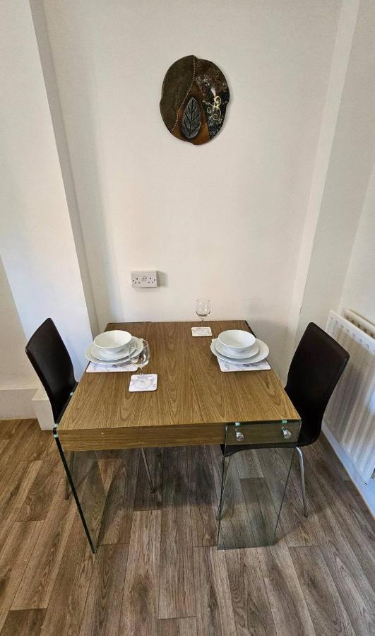 Spacious Two Bedroom Apartment In Battersea, Free Parking Londra Exterior foto