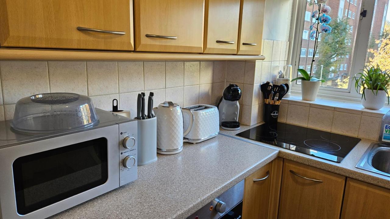 Spacious Two Bedroom Apartment In Battersea, Free Parking Londra Exterior foto