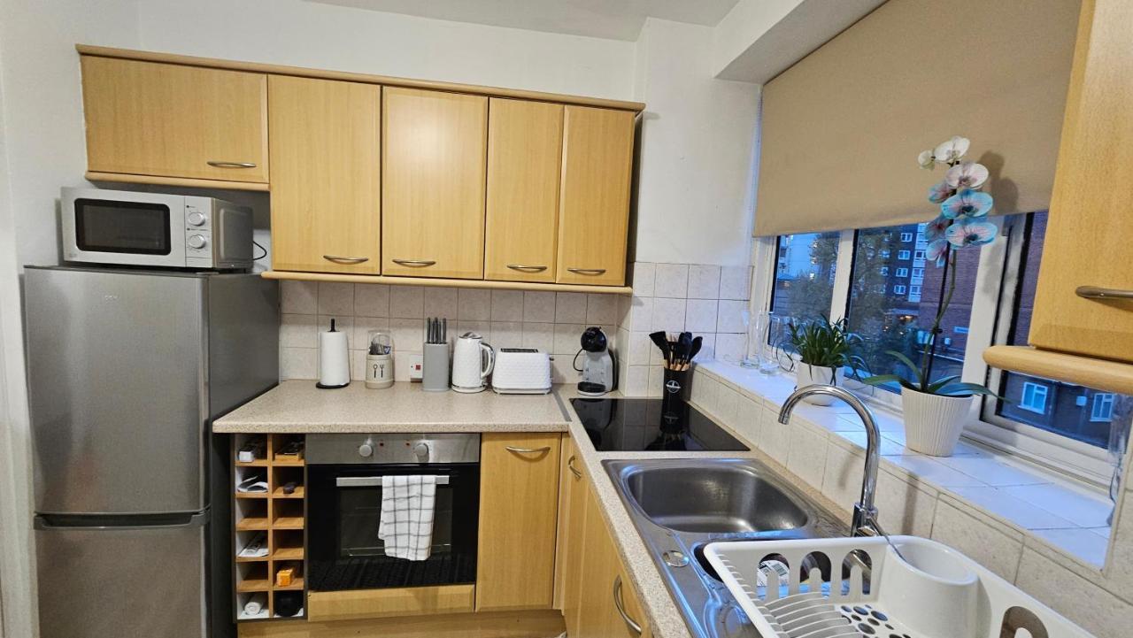 Spacious Two Bedroom Apartment In Battersea, Free Parking Londra Exterior foto