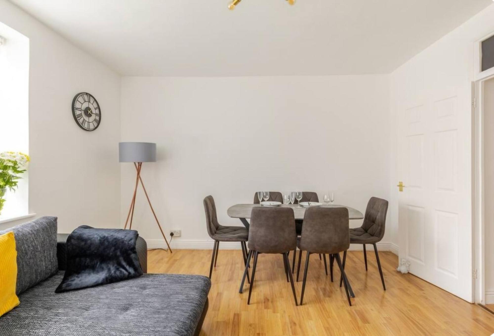 Spacious Two Bedroom Apartment In Battersea, Free Parking Londra Exterior foto